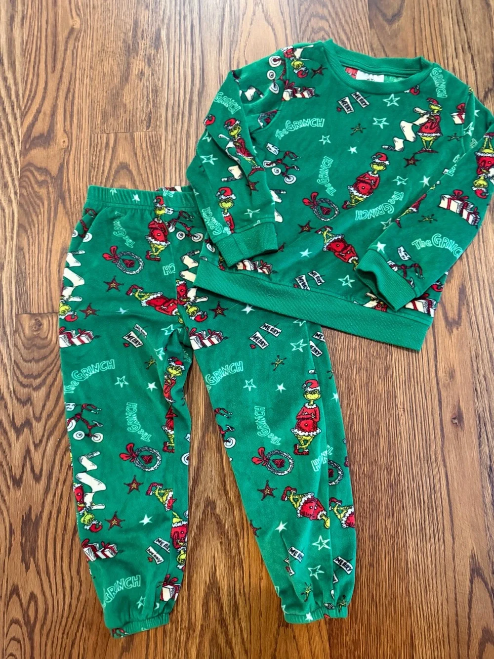 Grinch Kids Pajama Set Size 4T